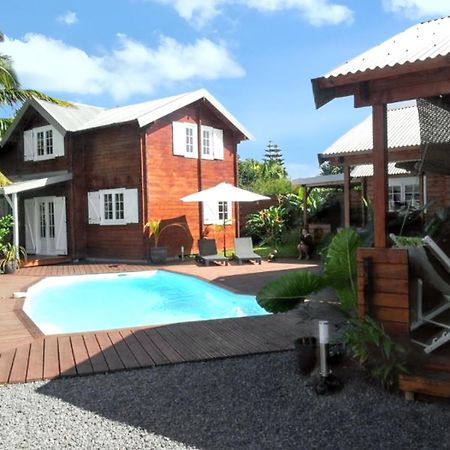Bungalow Charmant A Saint-Joseph, Vue Sur La Piscine Esterno foto