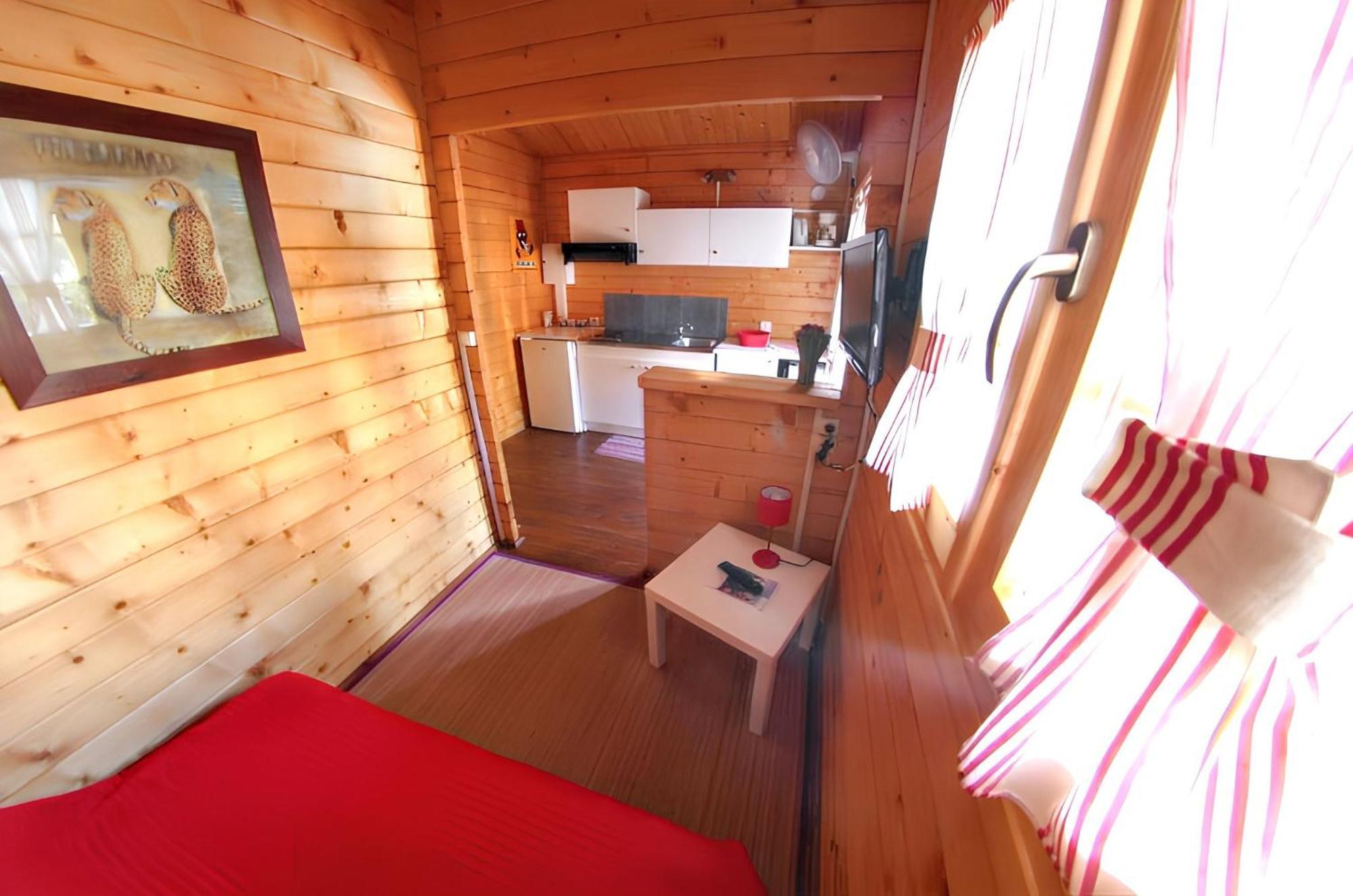 Bungalow Charmant A Saint-Joseph, Vue Sur La Piscine Esterno foto